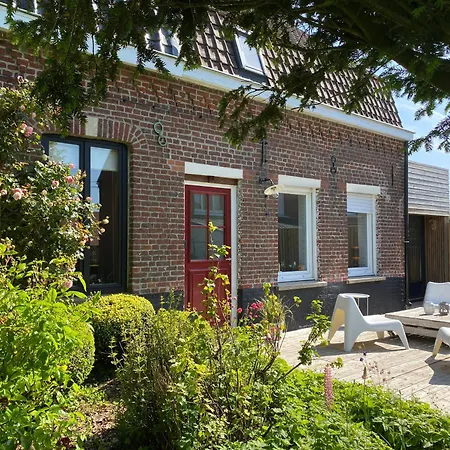 Het Oude Stadhuis, Maison Flamande Avec Jardin Situee Entre Lille And Dunkerque