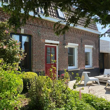 Het Oude Stadhuis, Maison Flamande Avec Jardin Situee Entre Lille And Dunkerque
