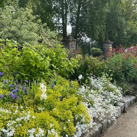 Het Oude Stadhuis, Maison Flamande Avec Jardin Situee Entre Lille And Dunkerque * Eecke