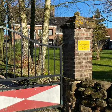 Het Oude Stadhuis, Maison Flamande Avec Jardin Situee Entre Lille And Dunkerque Holiday home